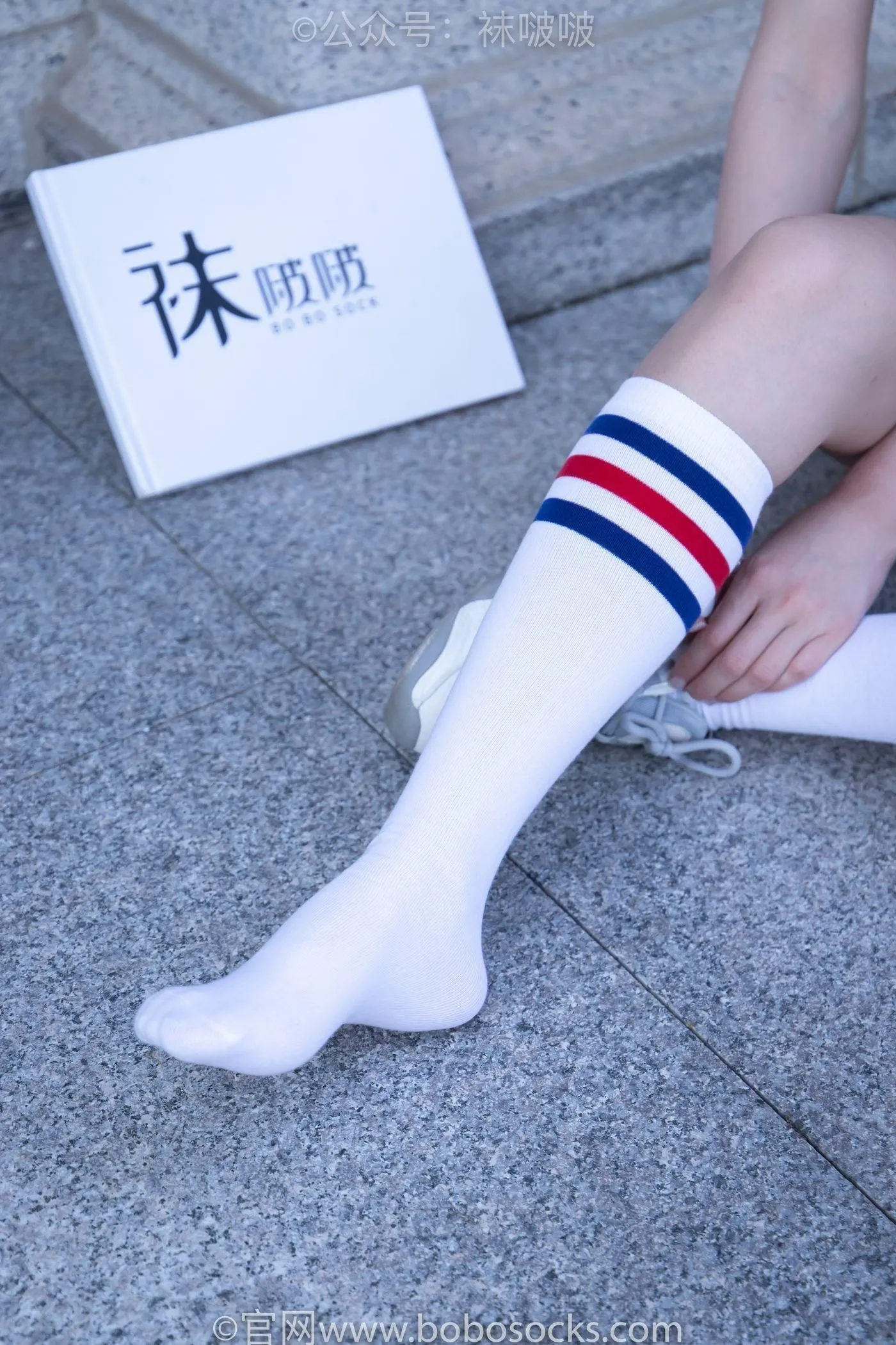[BoBoSocks袜啵啵]NO.006 小米-运动鞋、白色小腿袜、裸足 [130P]插图